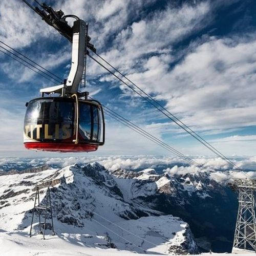 Passeio de Teleférico nos Alpes Suíços
