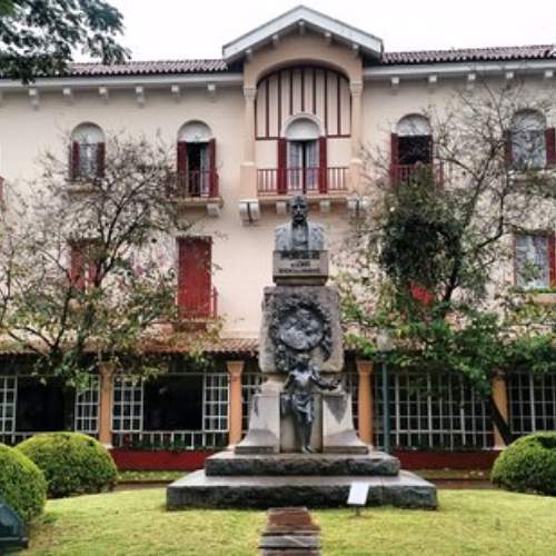 Guia explicando propriedades das águas termais em Poços de Caldas
