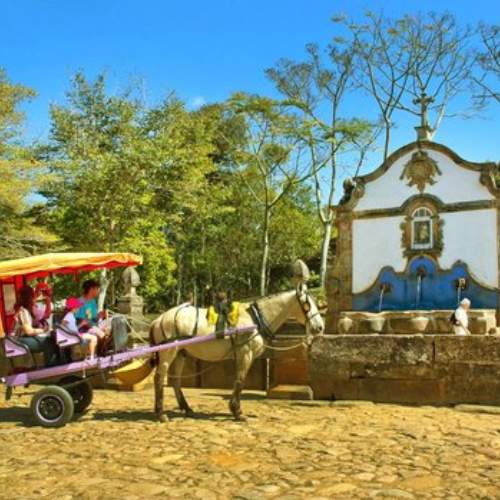 Passeio de charrete pelas ruas históricas de Tiradentes