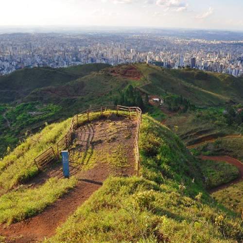 Trilha ecológica na Serra do Curral