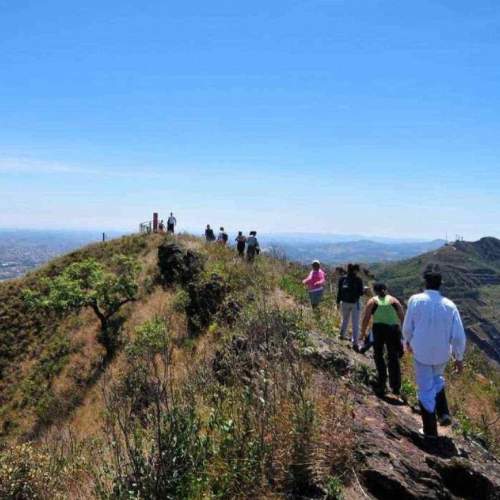Trilha e paisagem natural próxima a Belo Horizonte